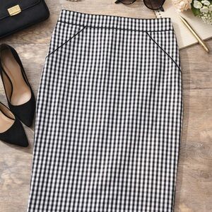 White House Black Market (WHBM) Black/White Gingham Pencil Skirt Size 6‎